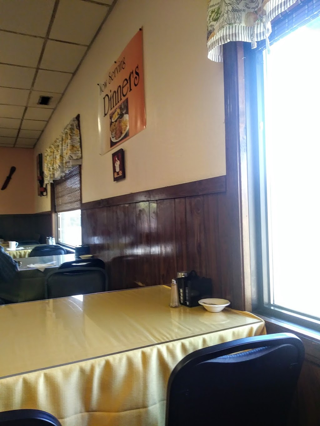 Hyde Park Café | 2301 Hyde Park Blvd, Niagara Falls, NY 14305, USA | Phone: (716) 297-7687