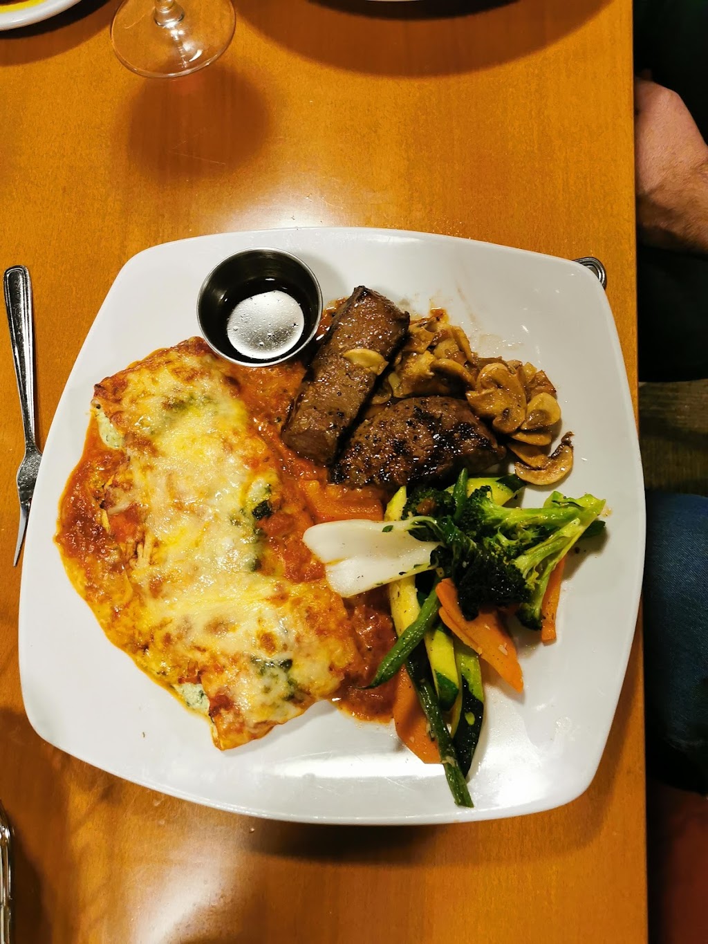 Paliottis Italian Restaurant | 33886 Essendene Ave, Abbotsford, BC V2S 2H4, Canada | Phone: (604) 855-1888