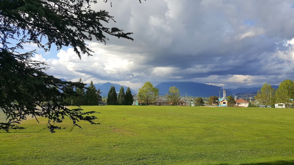 Carleton Park | 3450 Price St, Vancouver, BC V5R 5R1, Canada | Phone: (604) 873-7000