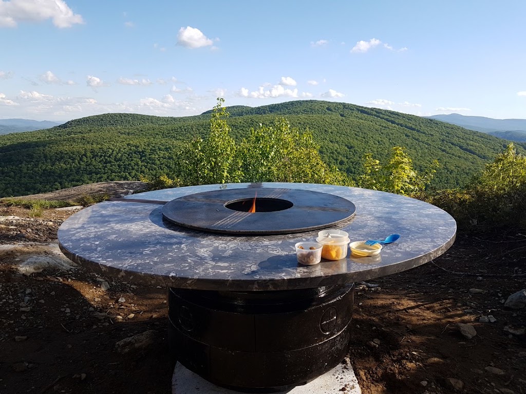 Table BBQ Nevot | 1221 Chem. de Ladds Mills, Coaticook, QC J1A 2S2, Canada | Phone: (418) 717-2444