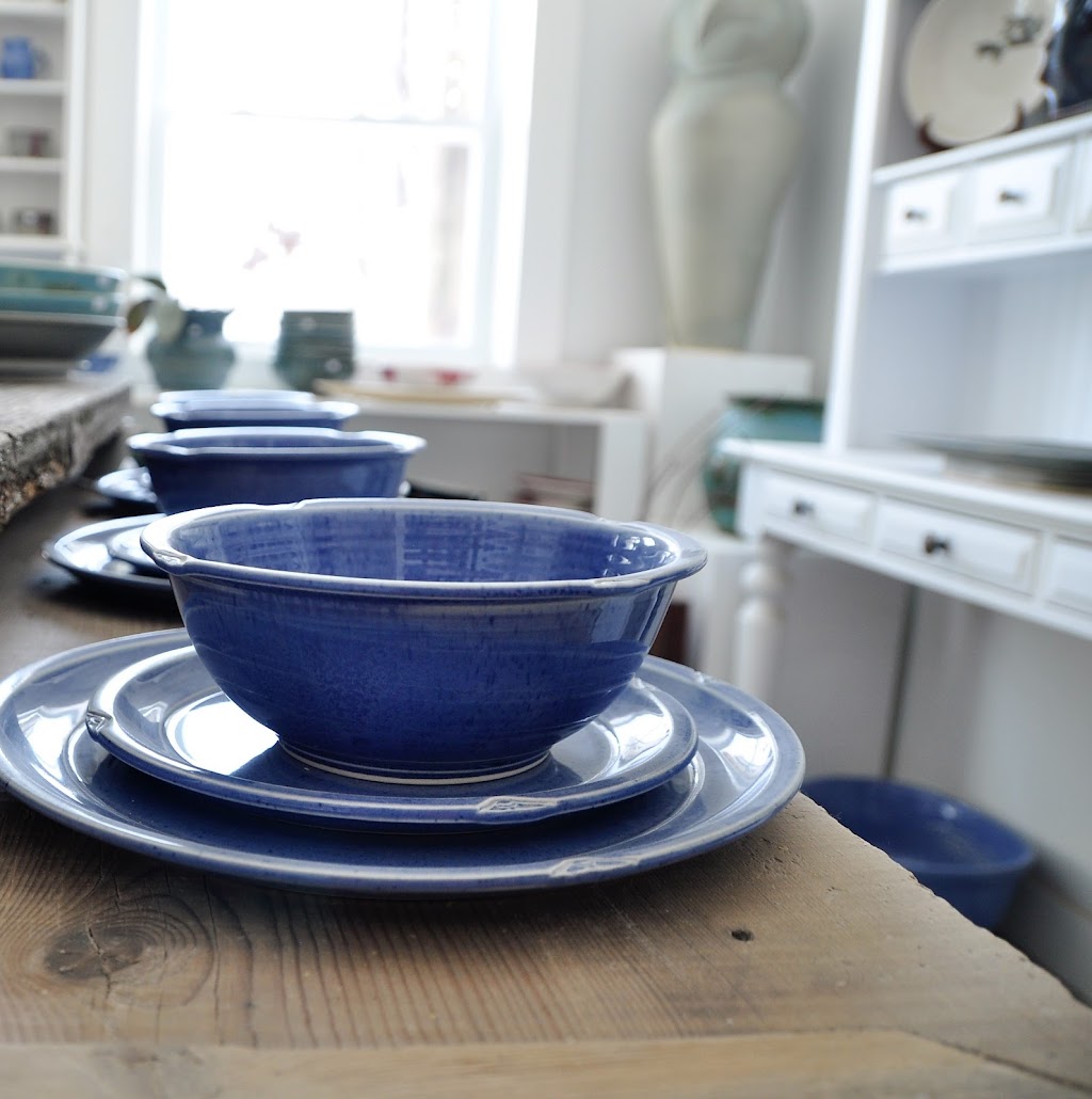 Robin Badger & Robert Chartier Pottery | 67 Chem. Bailey, Bolton-Ouest, QC J0E 2T0, Canada | Phone: (450) 242-2836
