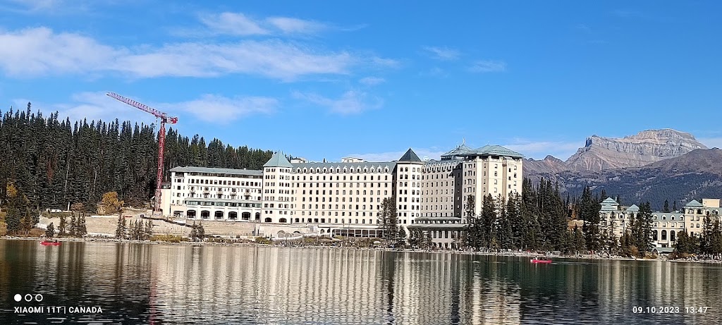 Lake Louise Visitor Centre | Samson Mall, 201 Village Rd, Lake Louise, AB T0L 1E0, Canada | Phone: (403) 762-8421