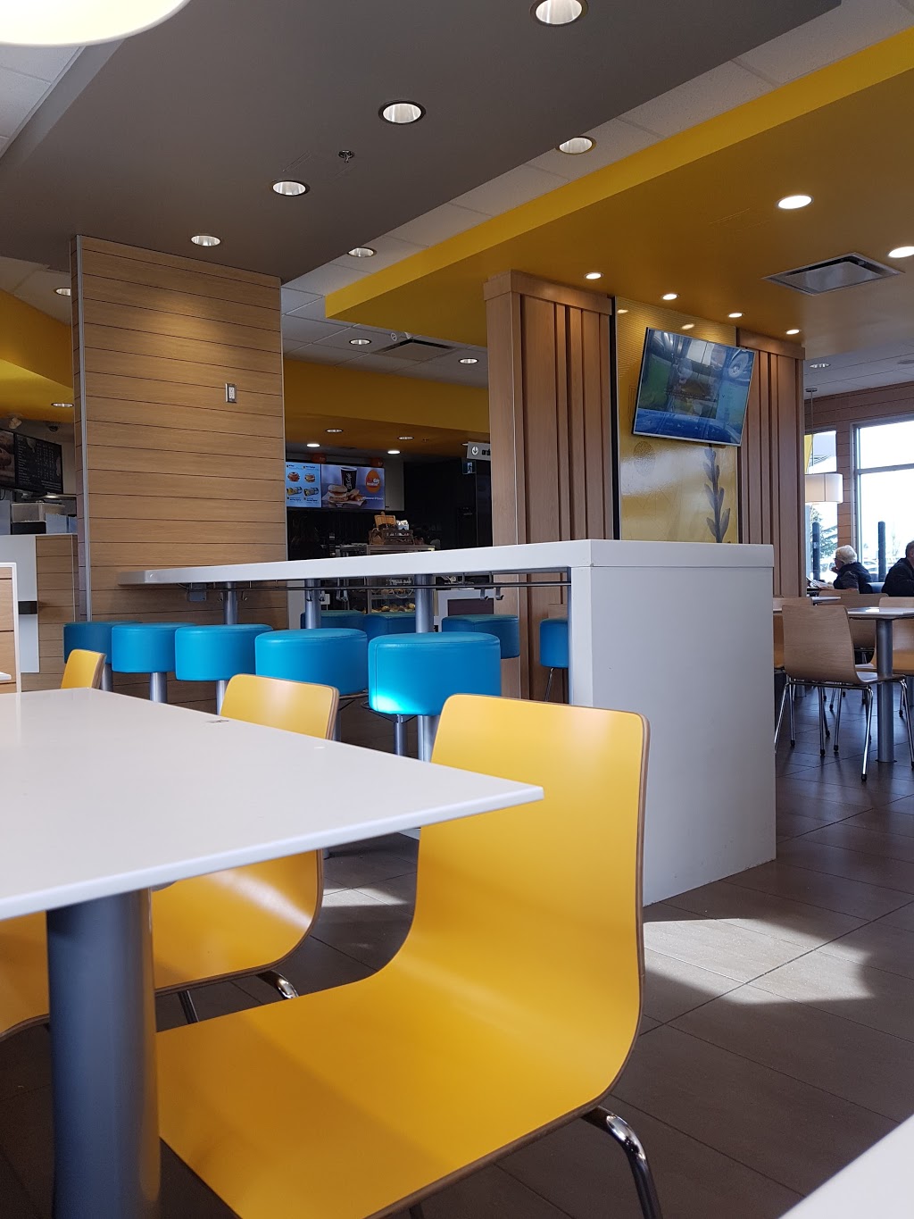 McDonalds | 19780 Fraser Hwy, Langley City, BC V3A 4C9, Canada | Phone: (604) 514-1820