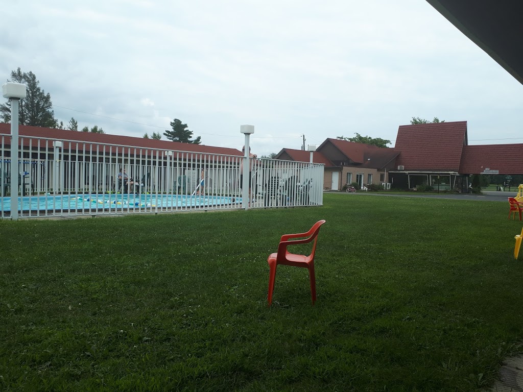Motel Bonsoir | 1587 Rue Principale, Granby, QC J2J 0S5, Canada | Phone: (450) 378-7947