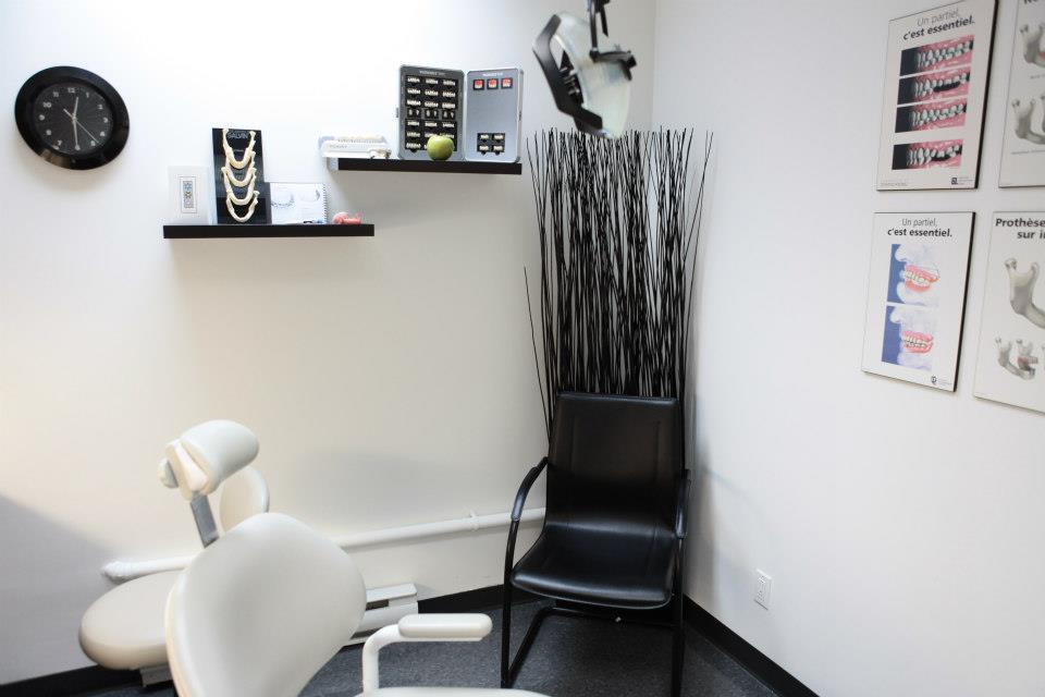 Firas Hajjar Denturologiste | 643 Rue Adoncour, Longueuil, QC J4G 2P6, Canada | Phone: (450) 651-2727