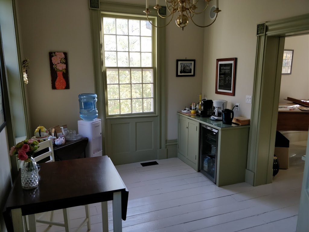 Hayes Inn | 2319 Prince Edward County Rd 8, Milford, ON K0K 2P0, Canada | Phone: (613) 476-9082