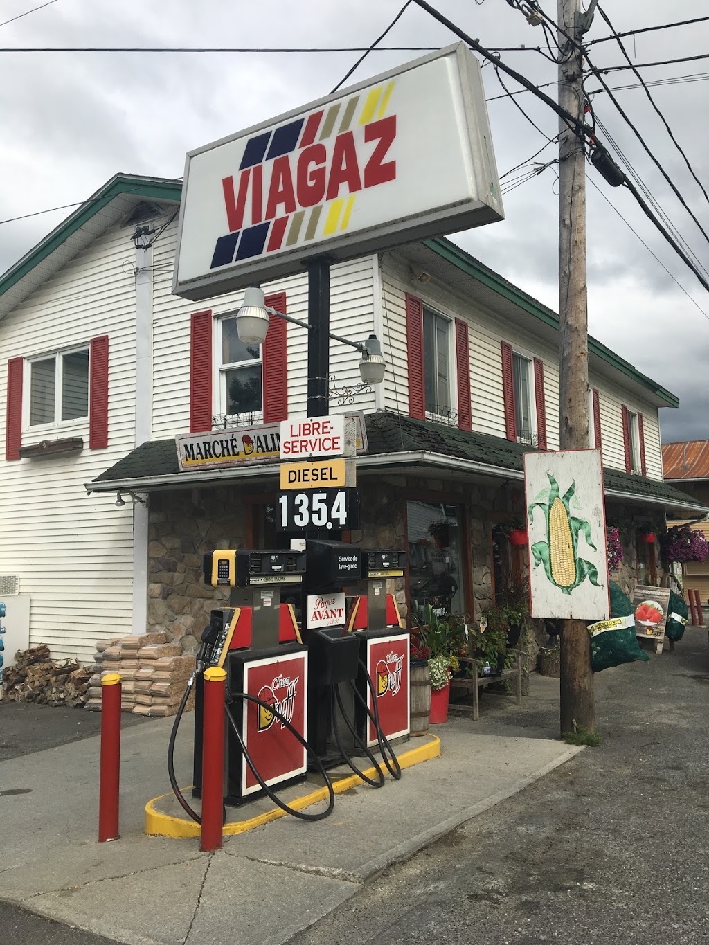 Marchand Général Chez Duff | 103 Rue Principale E, Sainte-Anne-de-la-Rochelle, QC J0E 2B0, Canada | Phone: (450) 539-2862