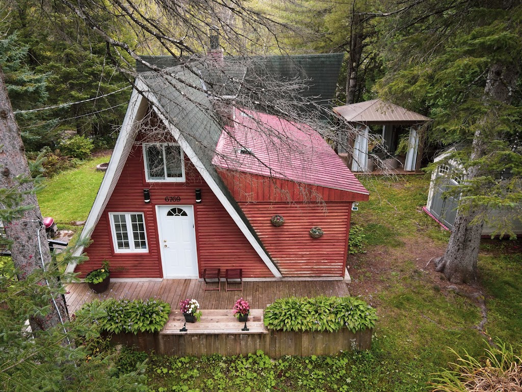 Le Petit Suisse | 6769 Rue de Rawdon Park, Rawdon, QC J0K 1S0, Canada | Phone: (514) 679-8846