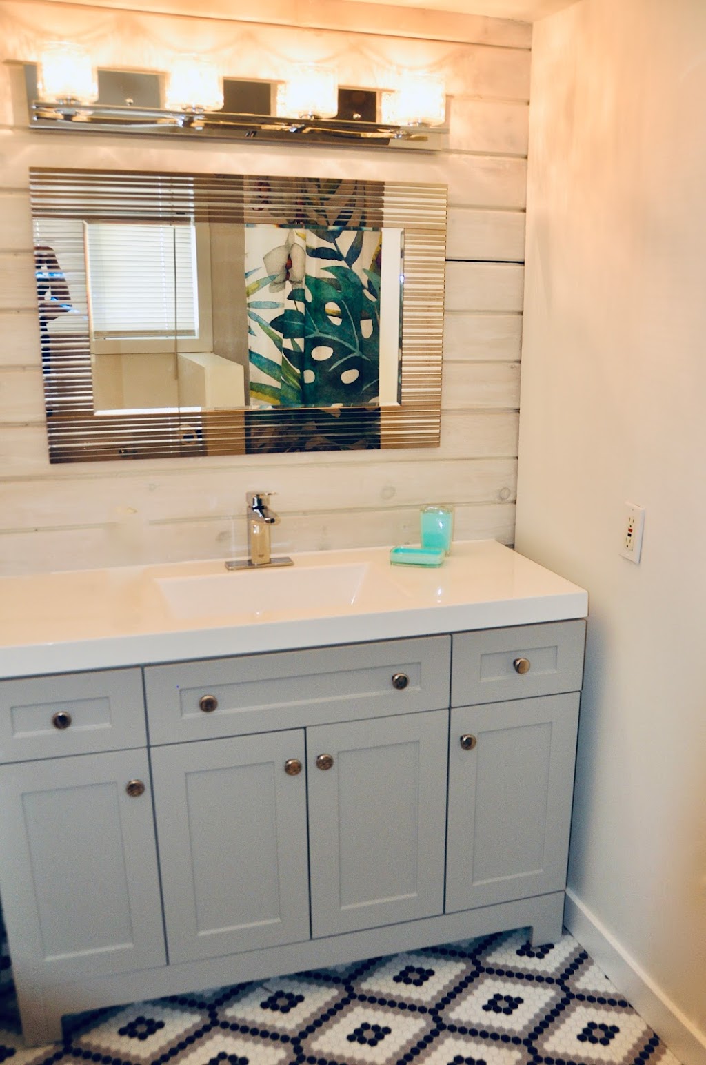 Sunnyside Cottage Rental, Grand Bend | 28 Woodward Ave, Grand Bend, ON N0M 1T0, Canada | Phone: (905) 464-8778