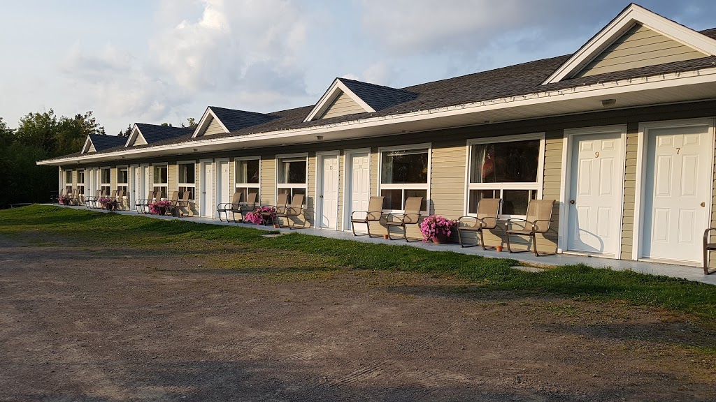 Fundy Rocks Motel | 3471 NB-114, Edgetts Landing, NB E4H 2G5, Canada | Phone: (877) 734-1904