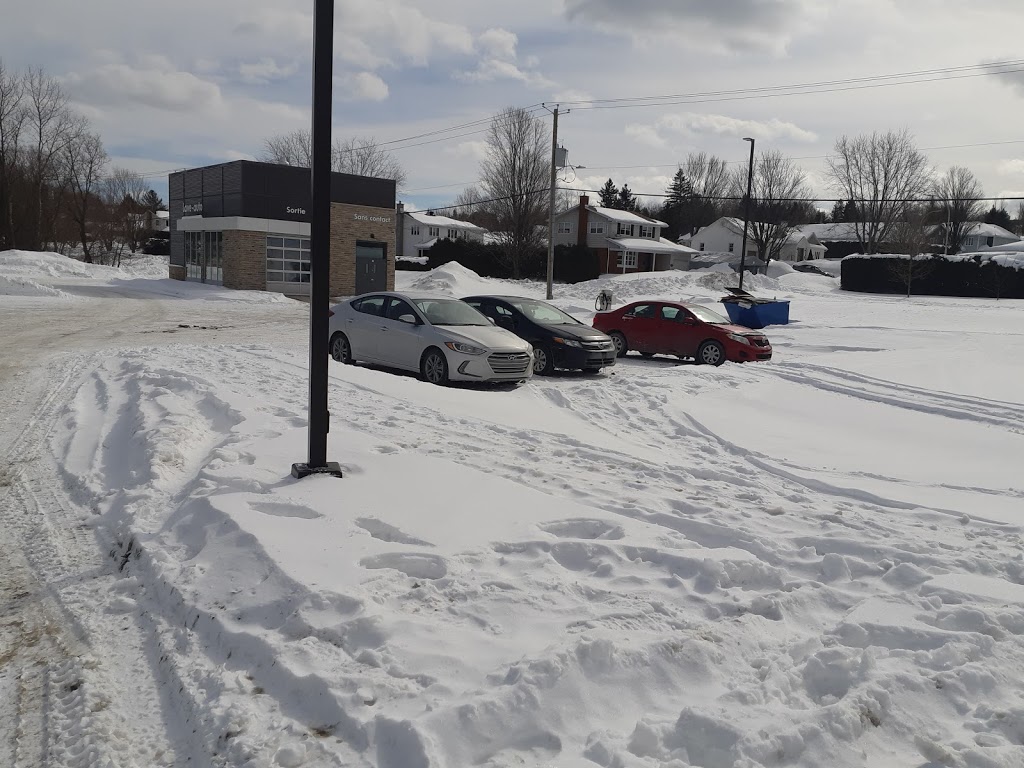 Petro-Canada / SuperRelais / Tim Hortons | 410 Boulevard St Luc, Asbestos, QC J1T 0A8, Canada | Phone: (819) 879-2665