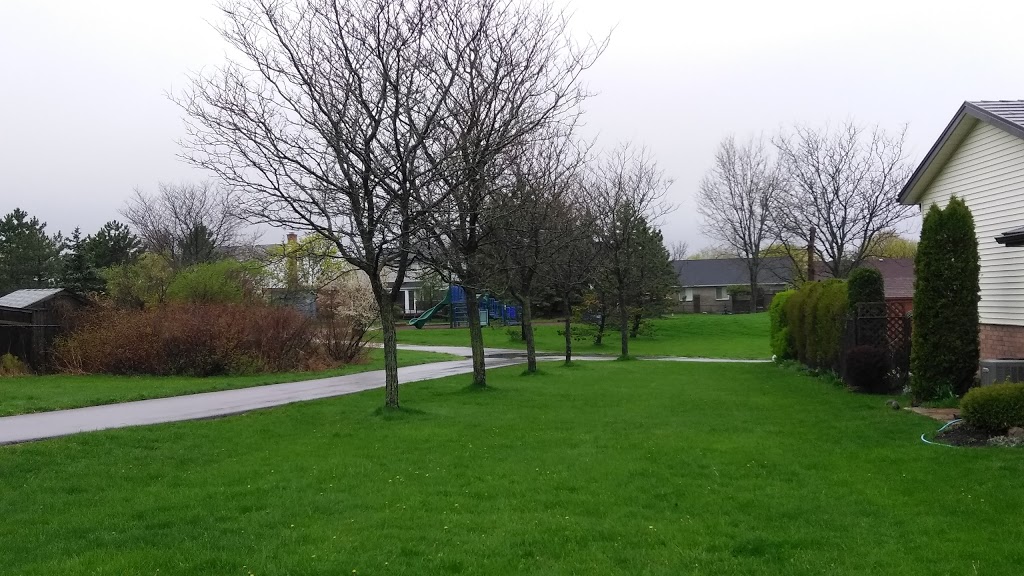 Bolingbrook park Waterloo | 470 Westvale Dr, Waterloo, ON N2T 1S9, Canada | Phone: (519) 886-2310