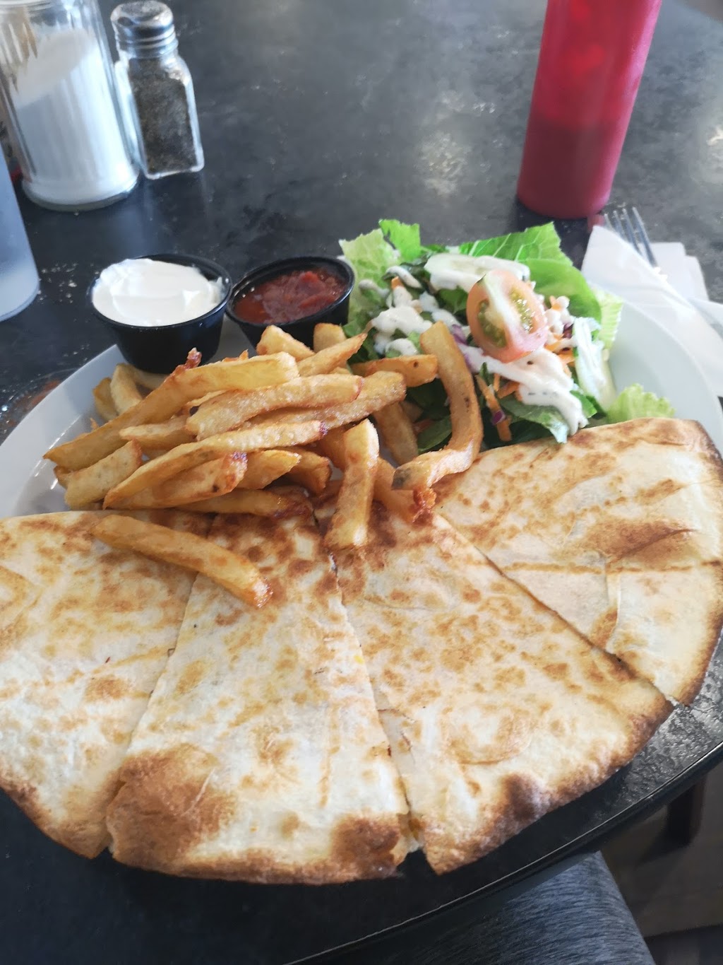 Luxx Deli Bistro | 73 Boulevard de la Gappe #E5, Gatineau, QC J8T 2G1, Canada | Phone: (819) 243-4790