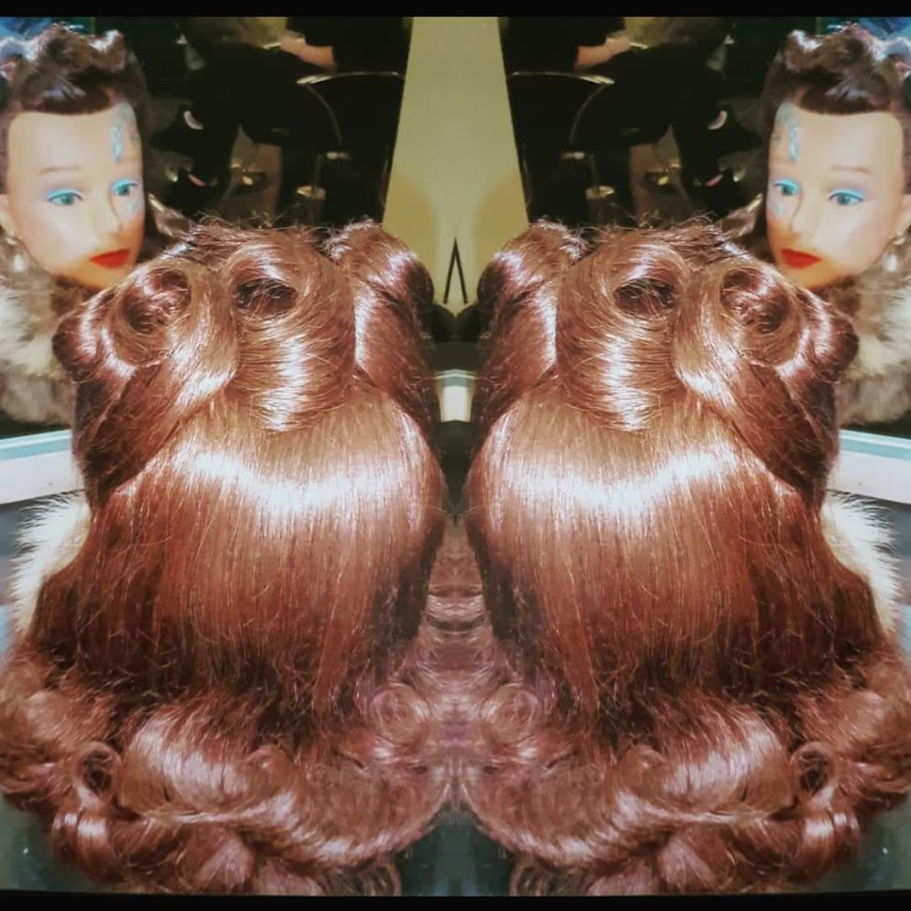 Shellys Den | 464 Rexford Dr, Hamilton, ON L8W 3C1, Canada | Phone: (289) 925-5387