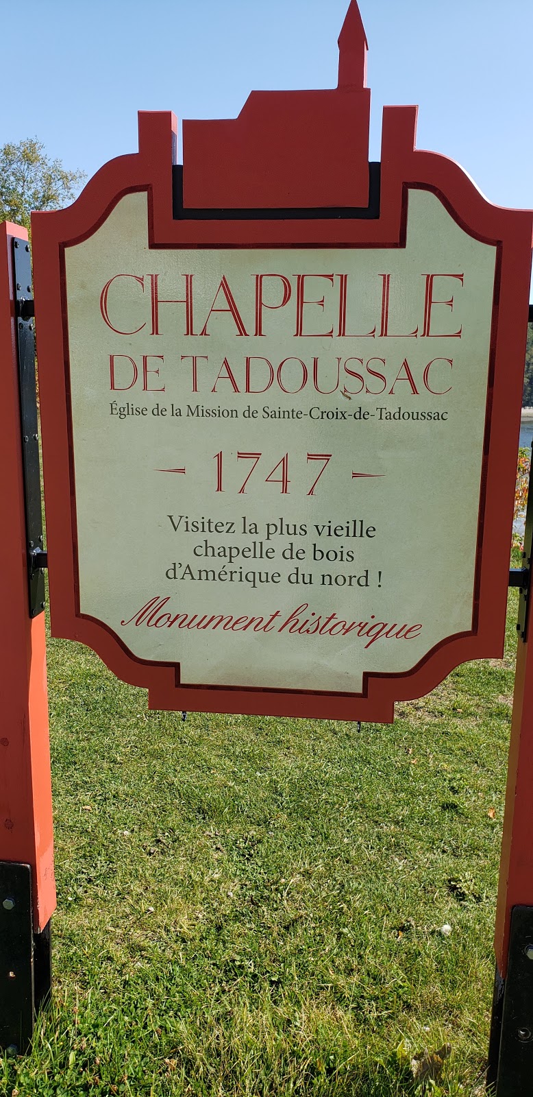 Stationnement de lÉglise Sainte-Croix | 180 Rue de lÉglise, Tadoussac, QC G0T 2A0, Canada | Phone: (418) 235-4446