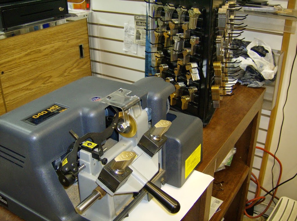 Galleria Shoe Repair | locksmith | 165 Lakeshore Rd E, Mississauga, ON L5G 4T9, Canada | 4168367478 OR +1 416-836-7478