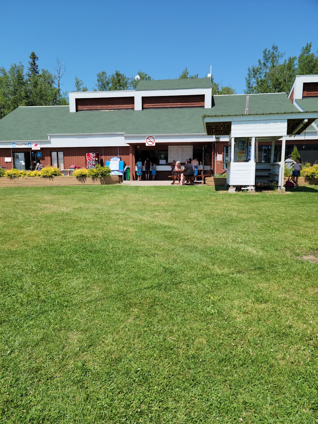 Camping Jonquière | 3553 Rue Saint-Dominique, Lac-Kénogami, QC G7X 7V6, Canada | Phone: (418) 542-0176