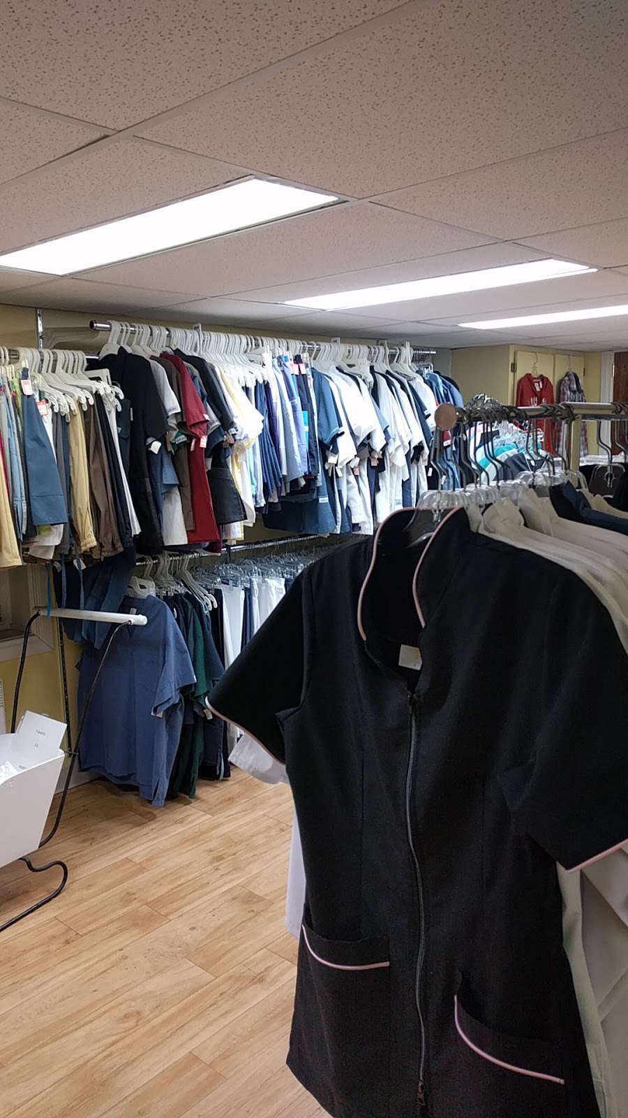Uniformes Onhara Inc | 2374 Boulevard des Chutes, Québec, QC G1C 1Y1, Canada | Phone: (418) 664-1895