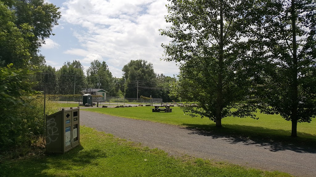 Parc Sur Riviere Circuit Vélo Piétonnier Rivière Aux Pins | Axe Centre-ville, Coaticook, QC J1A 2G2, Canada
