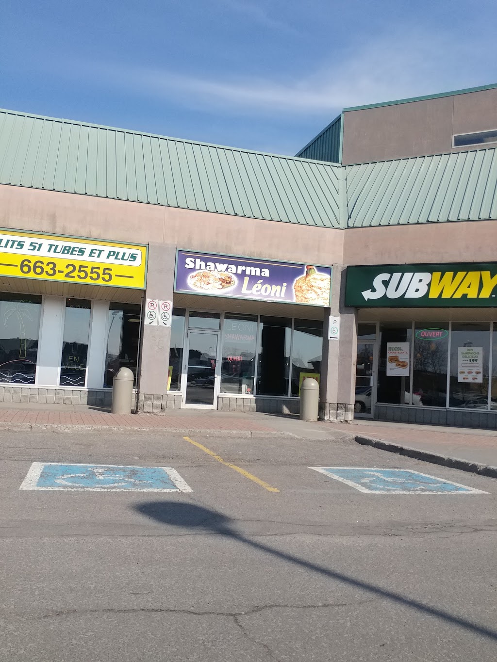 Restaurant Shawarma Leoni | 425 Bd la Vérendrye E, Gatineau, QC J8R 2W8, Canada | Phone: (819) 663-6006