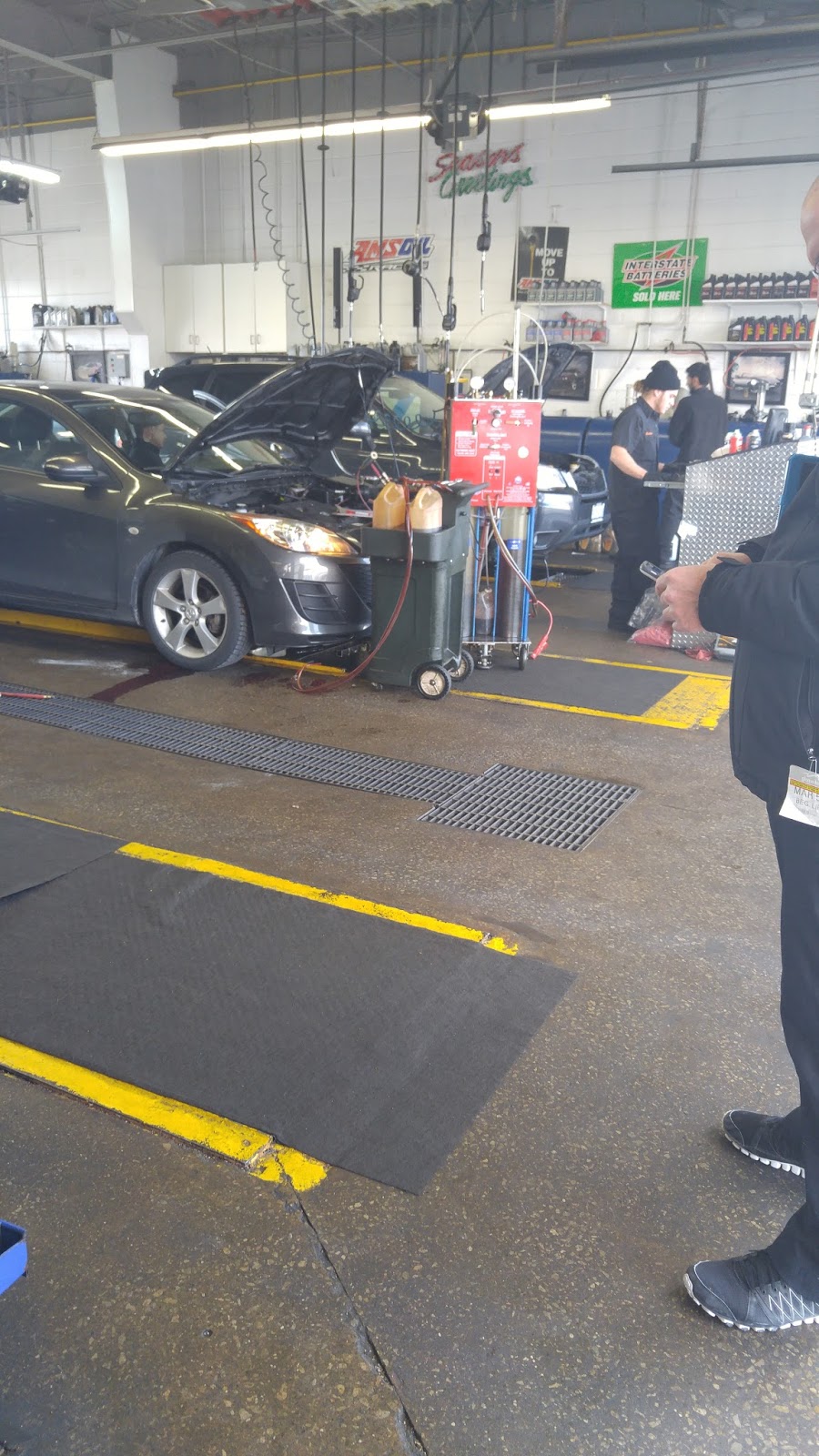 Quik Oil Change | 260 Speers Rd, Oakville, ON L6K 2E9, Canada | Phone: (905) 849-5554