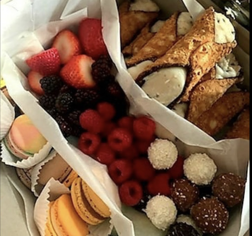 Monello’s | 263 Barton St, Stoney Creek, ON L8E 2K4, Canada | Phone: (905) 662-4444