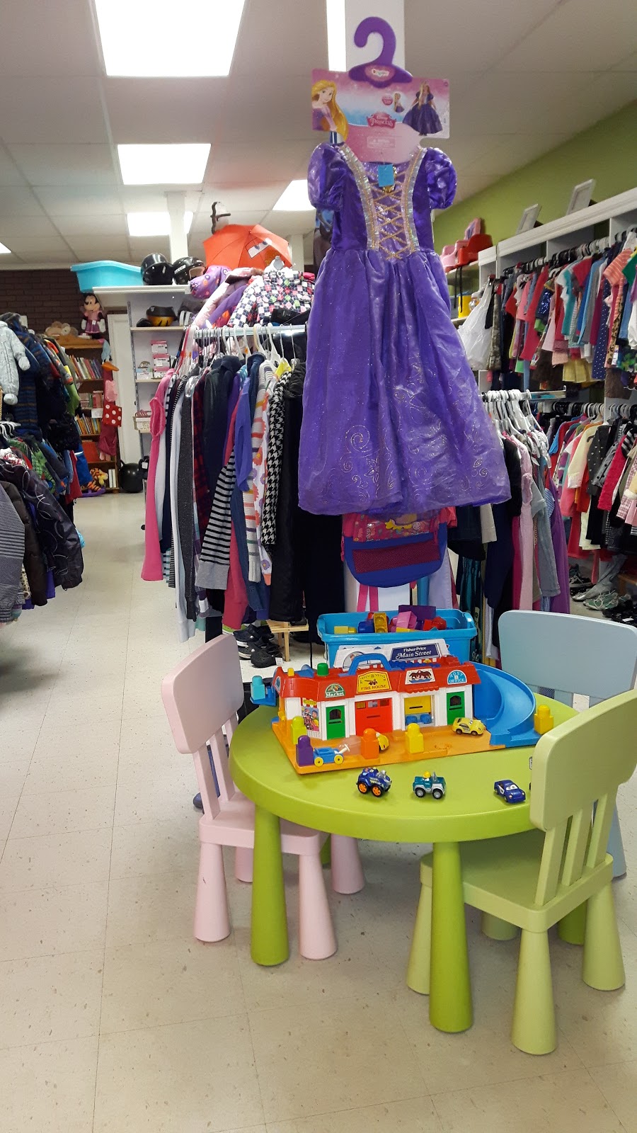 Lili Bella | 540 Boulevard Adolphe-Chapleau, Bois-des-Filion, QC J6Z 1K5, Canada | Phone: (450) 508-3065
