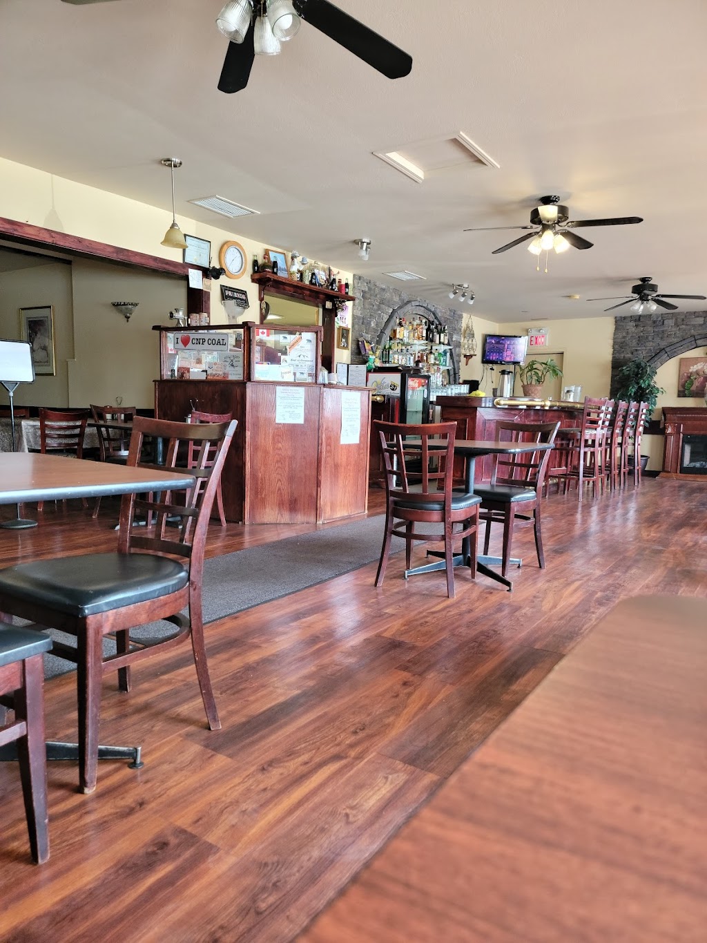 Vitos Family Restaurant | 8505 20 Ave, Coleman, AB T0K 0M0, Canada | Phone: (403) 564-4522
