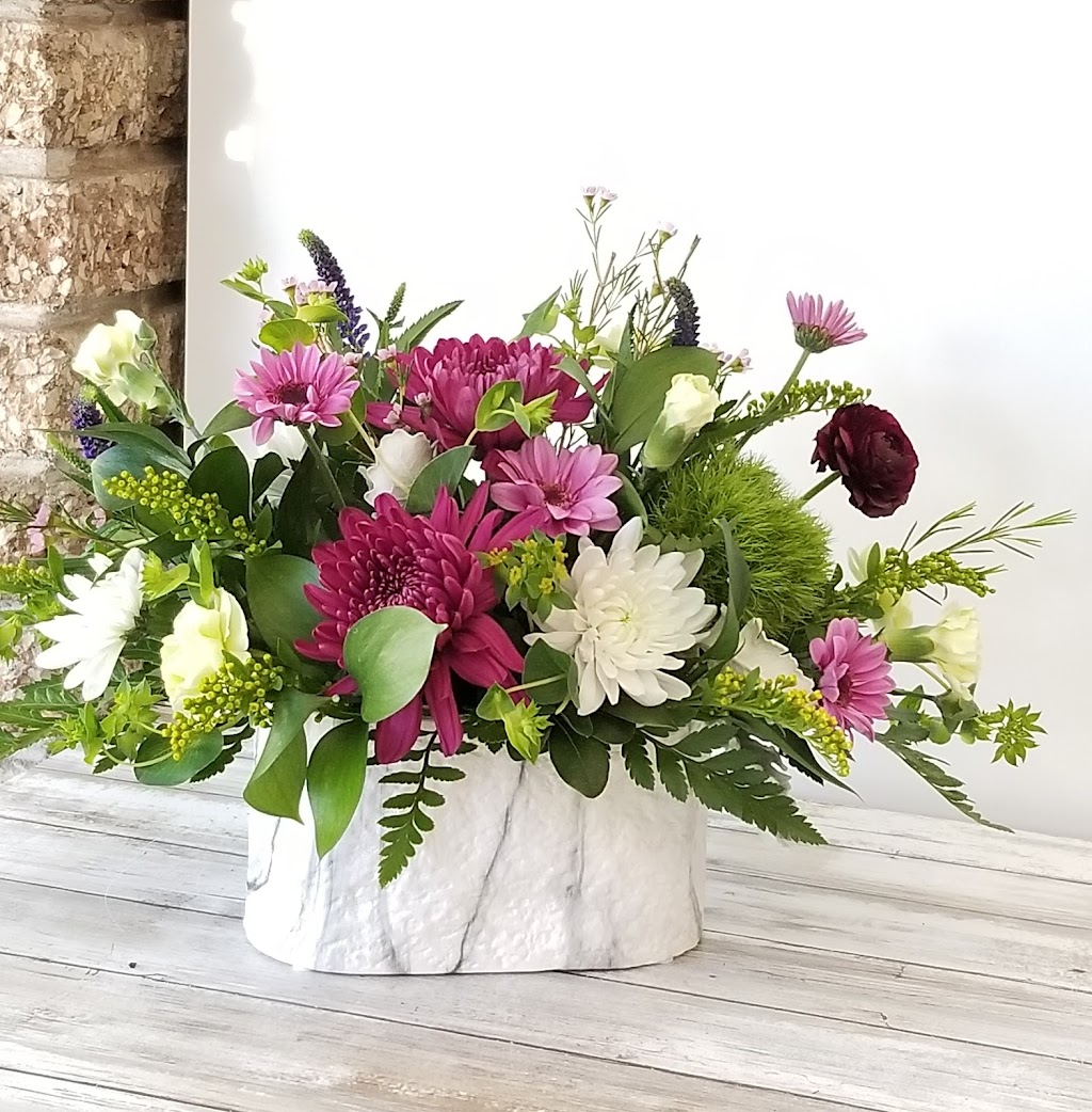 Valley Flowers | 84 Hespeler Avenue Lower, Winnipeg, MB R2L 0L3, Canada | Phone: (204) 582-2394