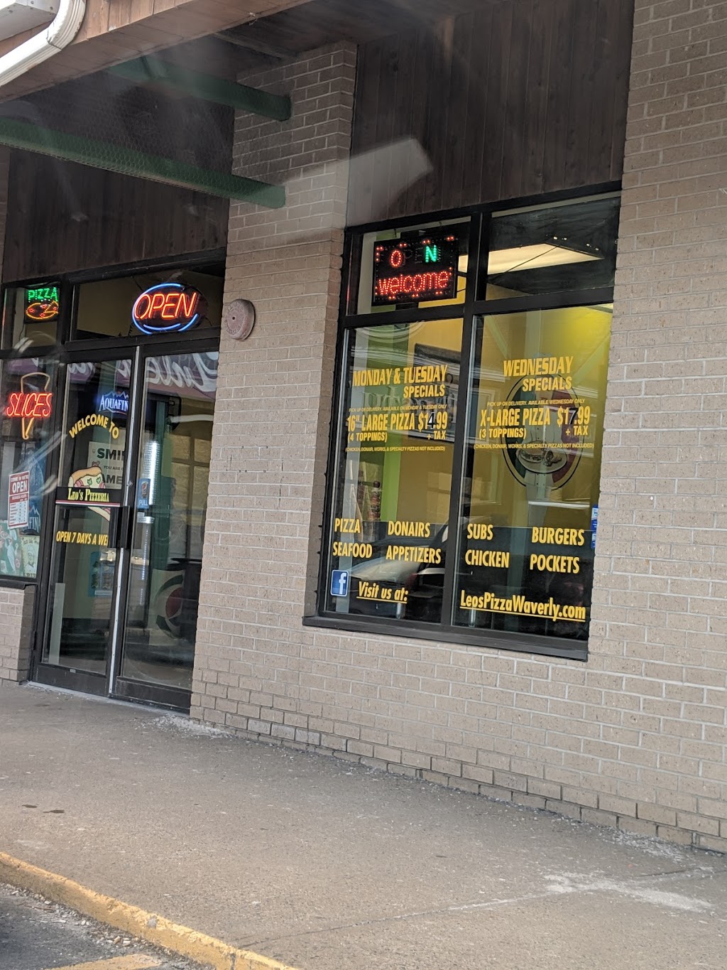 Leos Pizzeria | 245 Waverley Rd, Dartmouth, NS B2X 2C5, Canada | Phone: (902) 433-1237