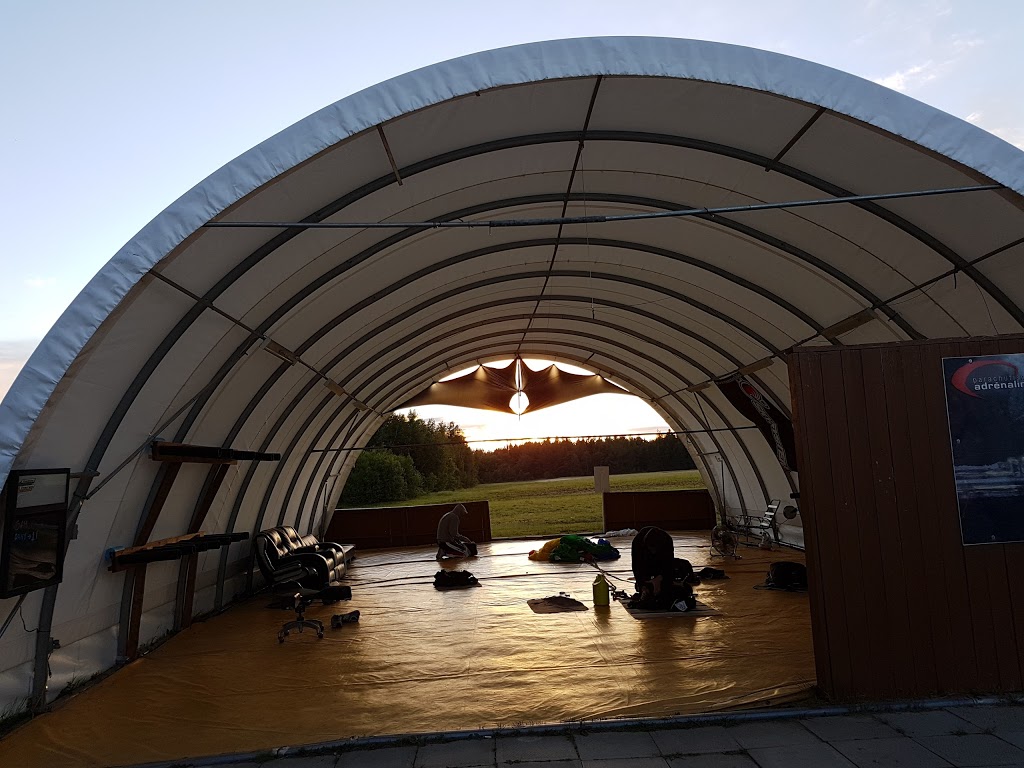 Parachutisme Adrénaline Trois-Rivières | 3281 rue de laéroport, Trois-Rivières, QC G9A 5E1, Canada | Phone: (819) 377-9292