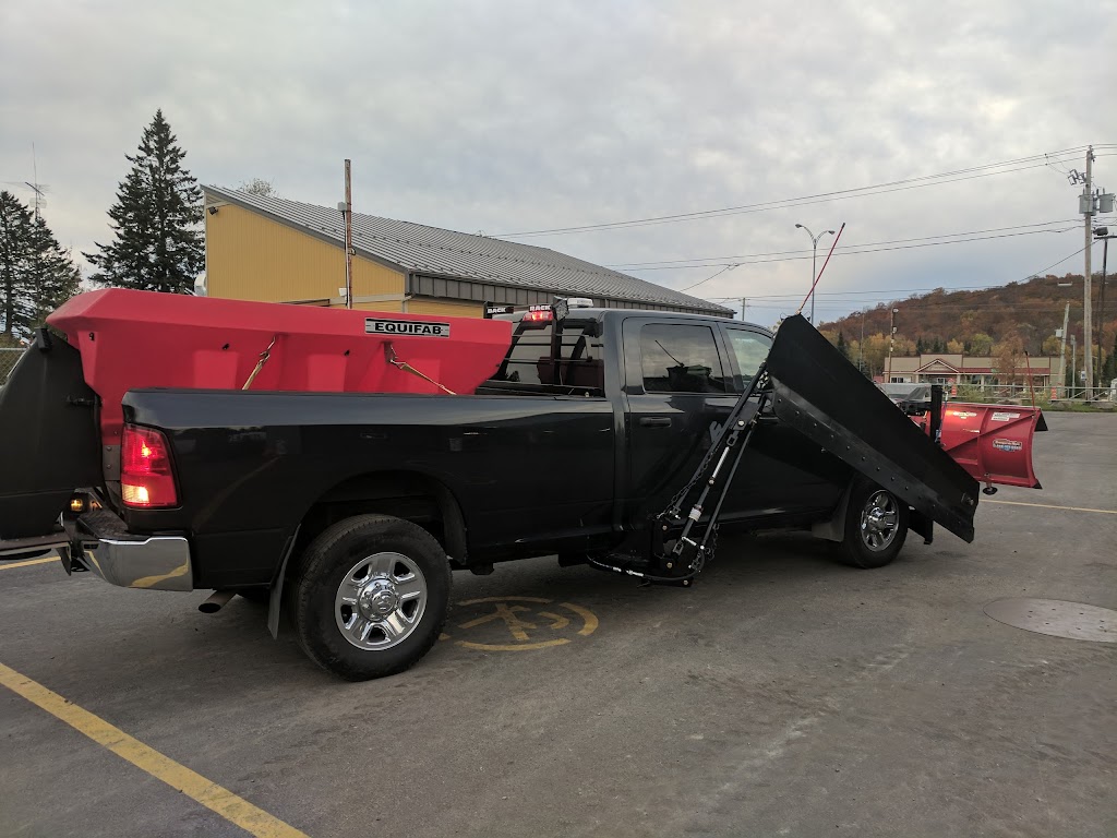 Le Duc des Monts | 2547 Chem. des Entreprises, Saint-Sauveur, QC J0R 1R7, Canada | Phone: (450) 822-7529