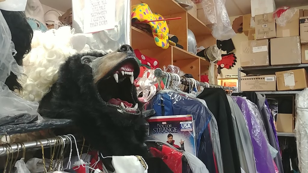 Maskerade Manor | 18 Queen St E, Cambridge, ON N3C 2A6, Canada | Phone: (888) 277-6275