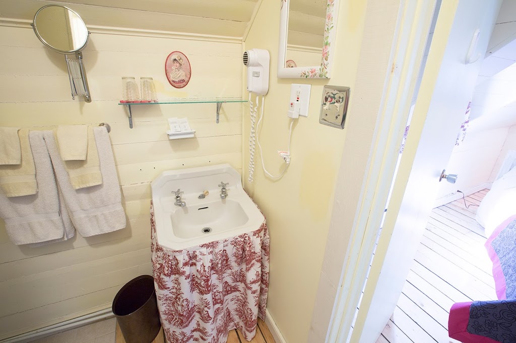 Auberge la Châtelaine | 830 Chem. des Falaises, La Malbaie, QC G5A 2V7, Canada | Phone: (418) 665-4064