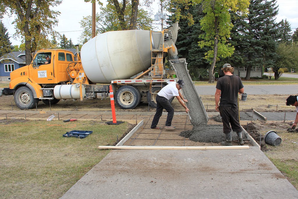 Cee Bee Trucking | 102S Railway Ave, Indian Head, SK S0G 2K0, Canada | Phone: (306) 695-3887