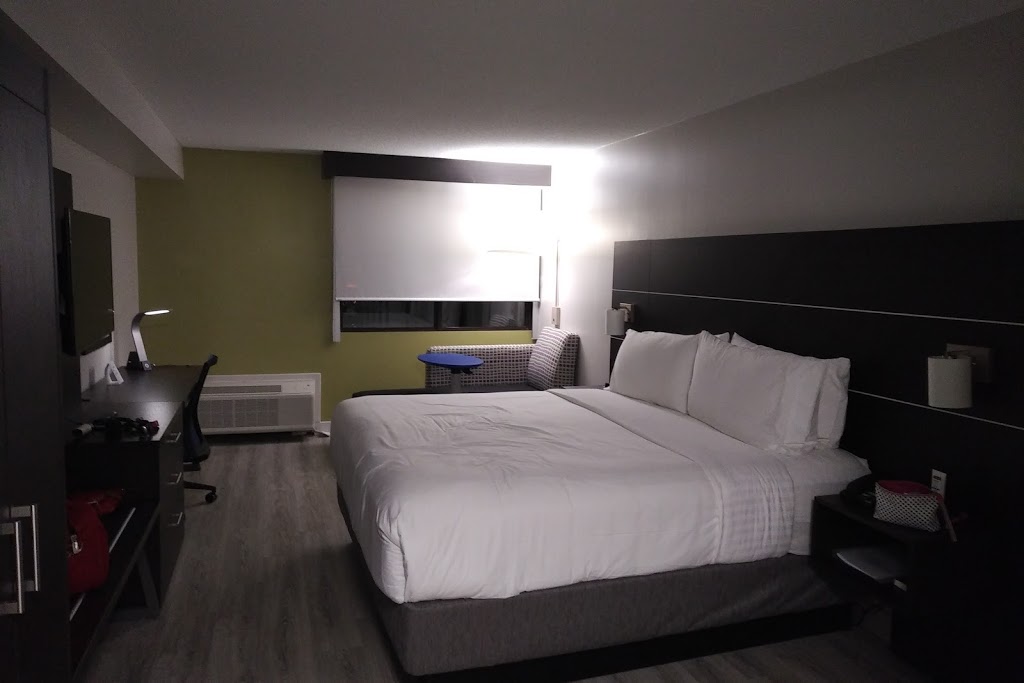 Holiday Inn Express & Suites Mississauga - Toronto Southwest | 2125 N Sheridan Way, Mississauga, ON L5K 1A3, Canada | Phone: (905) 855-2000
