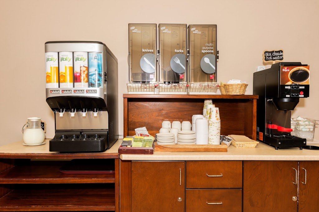 Hôtel Brossard | 7365 Boulevard Marie-Victorin, Brossard, QC J4W 1A6, Canada | Phone: (877) 890-1008