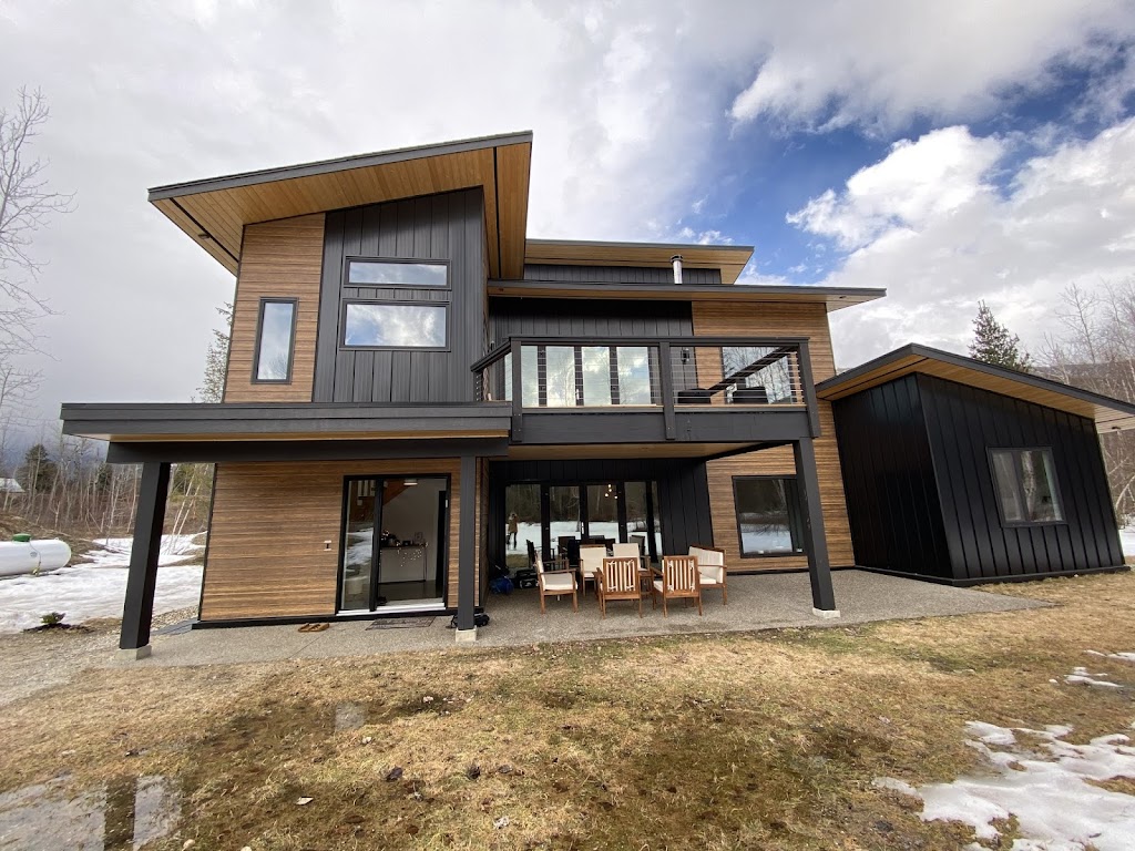 Arrows Edge Lodge | 3108 Airport Way, Revelstoke, BC V0E 2S3, Canada | Phone: (778) 252-8433