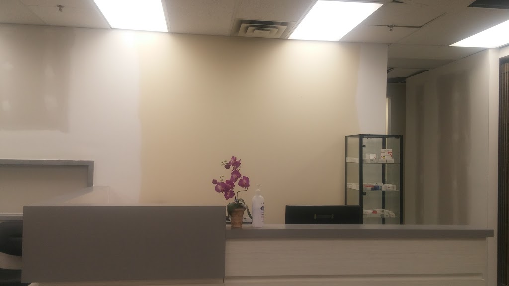 Eringate Walk-In Clinic | 120 Eringate Dr, Etobicoke, ON M9C 3Z8, Canada | Phone: (416) 620-0764