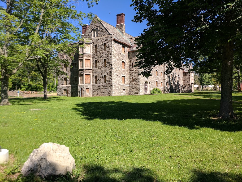 De Veaux Woods State Park | 3180 De Veaux Woods Dr E, Niagara Falls, NY 14305, USA | Phone: (716) 284-4691
