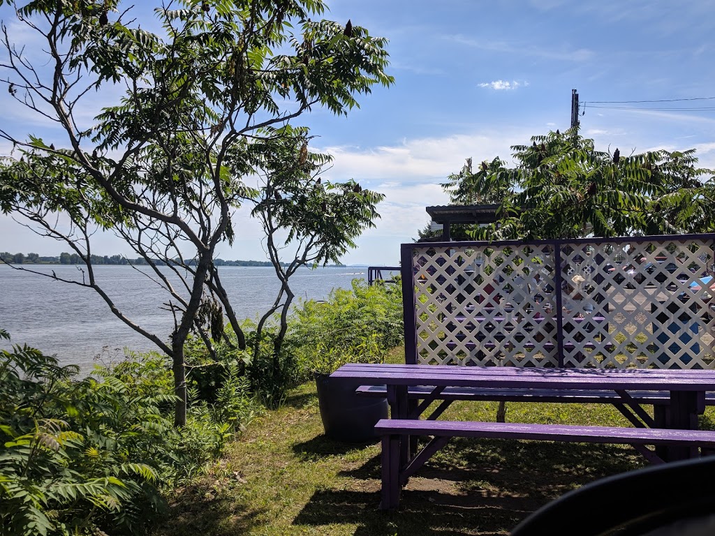 Iris Du fleuve | 472 Rue Notre-Dame, Saint-Sulpice, QC J5W 3X4, Canada