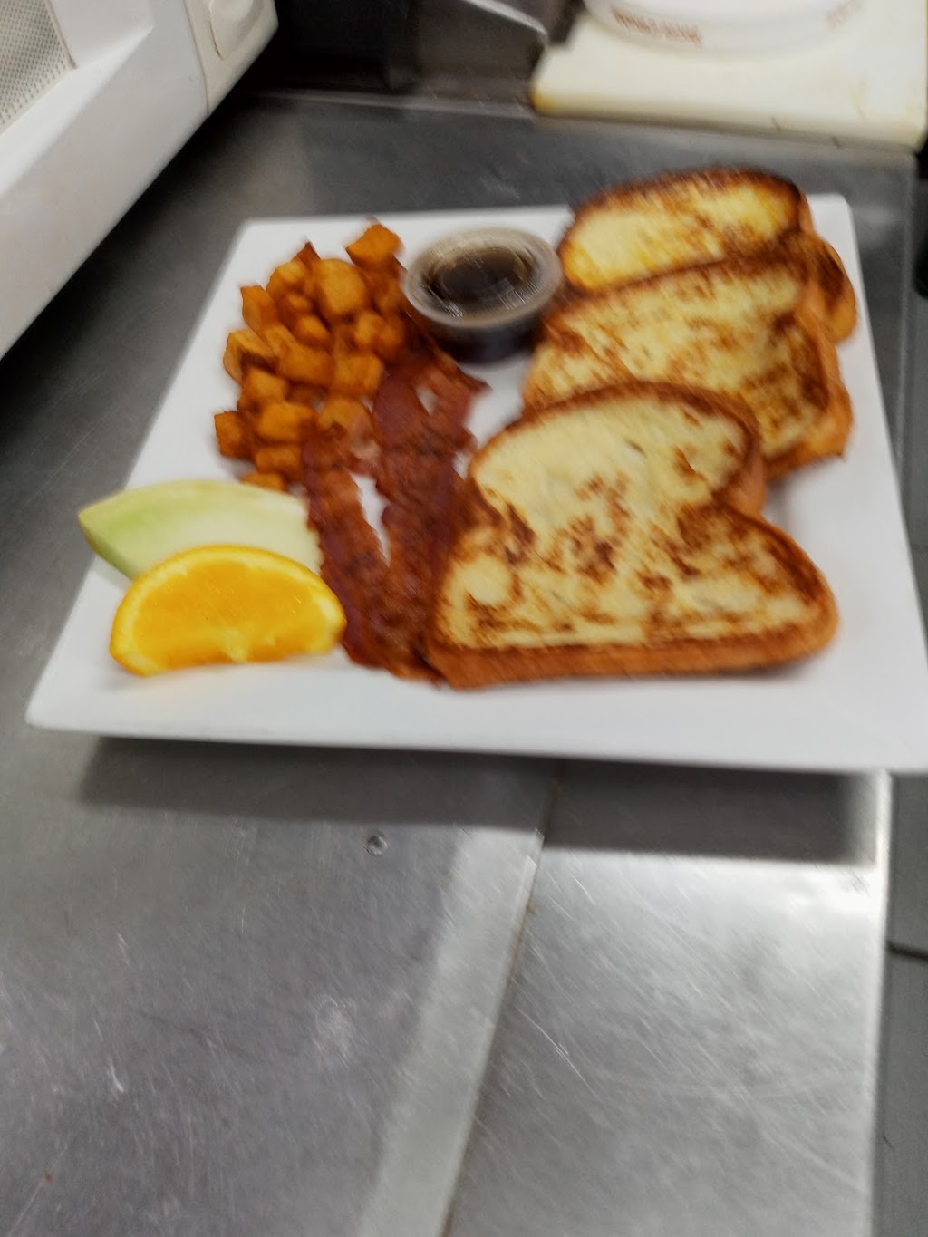 Le Local Resto-rant | 10506 Bd des Hêtres, Shawinigan, QC G9T 2H2, Canada | Phone: (819) 601-8612