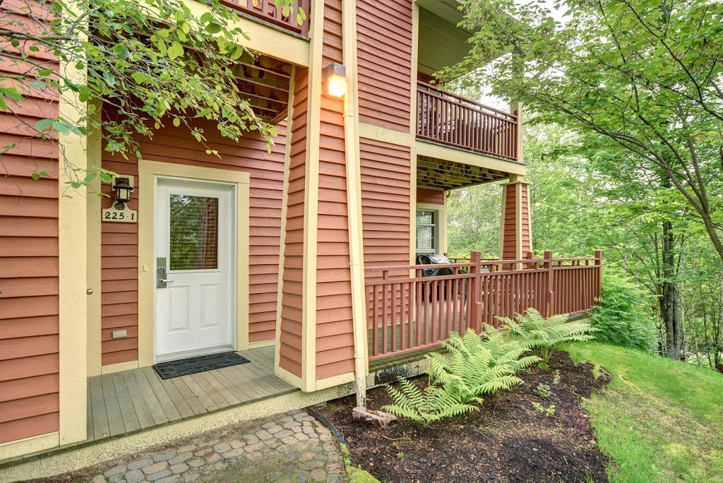Les Eaux 225-1 by Escapades Tremblant | 1-225 Chemin des Quatre-Sommets, Mont-Tremblant, QC J8E 1C6, Canada | Phone: (877) 352-6626
