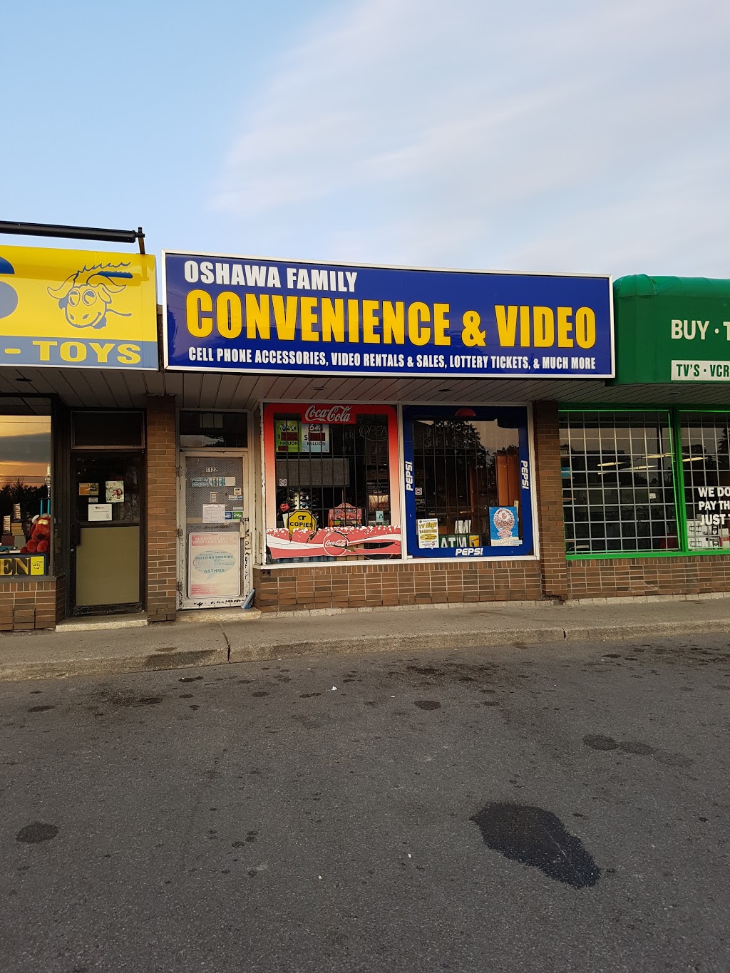 Oshawa Family Convenience | 1122 Simcoe St N, Oshawa, ON L1G 4W6, Canada | Phone: (905) 433-7946