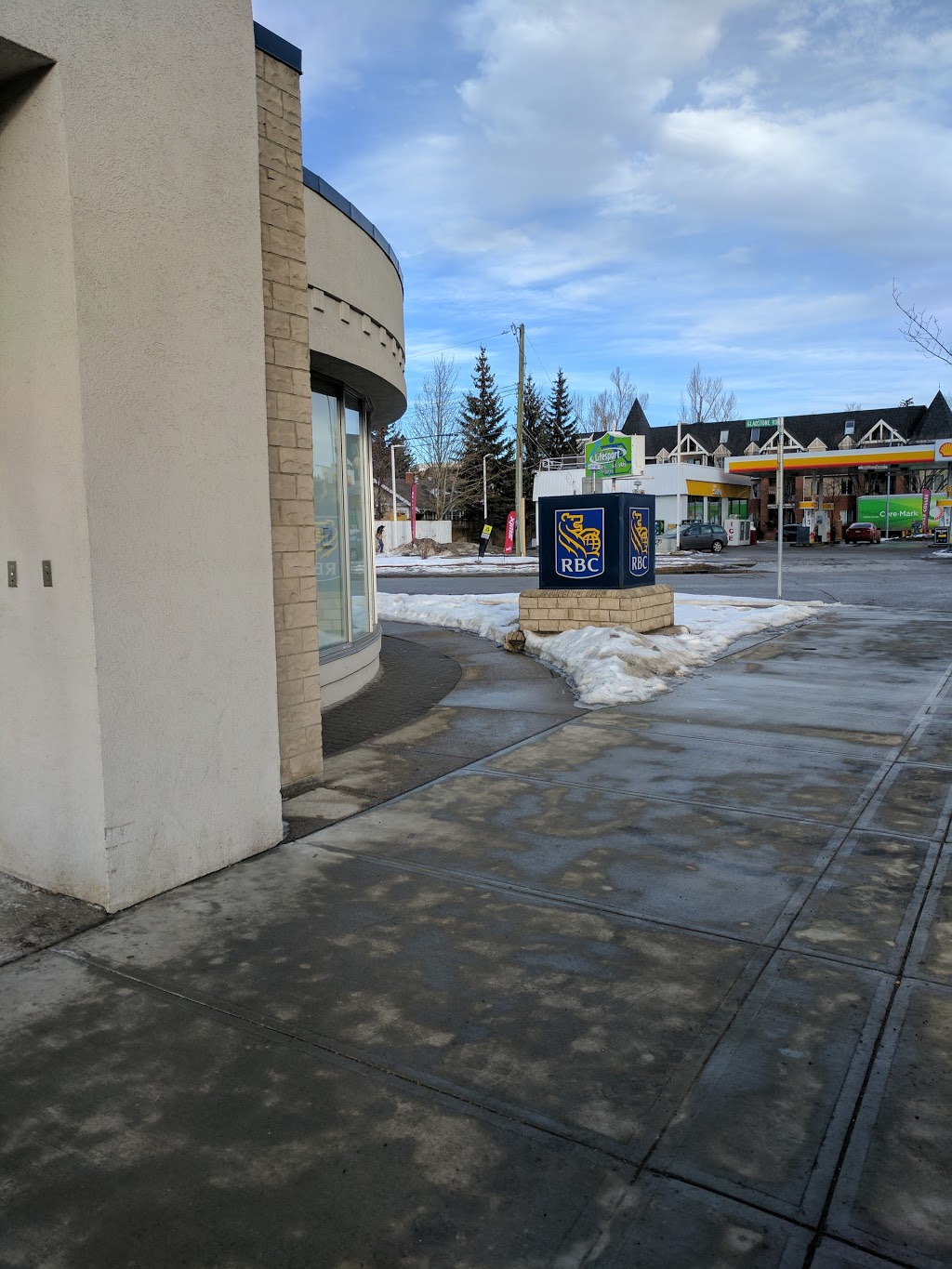 RBC Royal Bank | 417 10 St NW, Calgary, AB T2N 1W1, Canada | Phone: (403) 292-2160