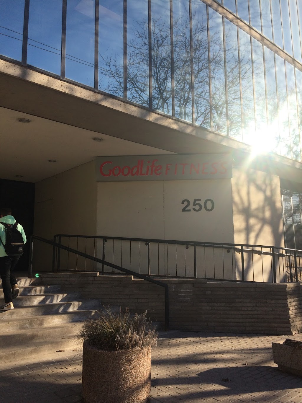 GoodLife Fitness Toronto Mount Pleasant and Davisville | 250 Davisville Ave, Toronto, ON M4S 2L9, Canada | Phone: (416) 440-4242