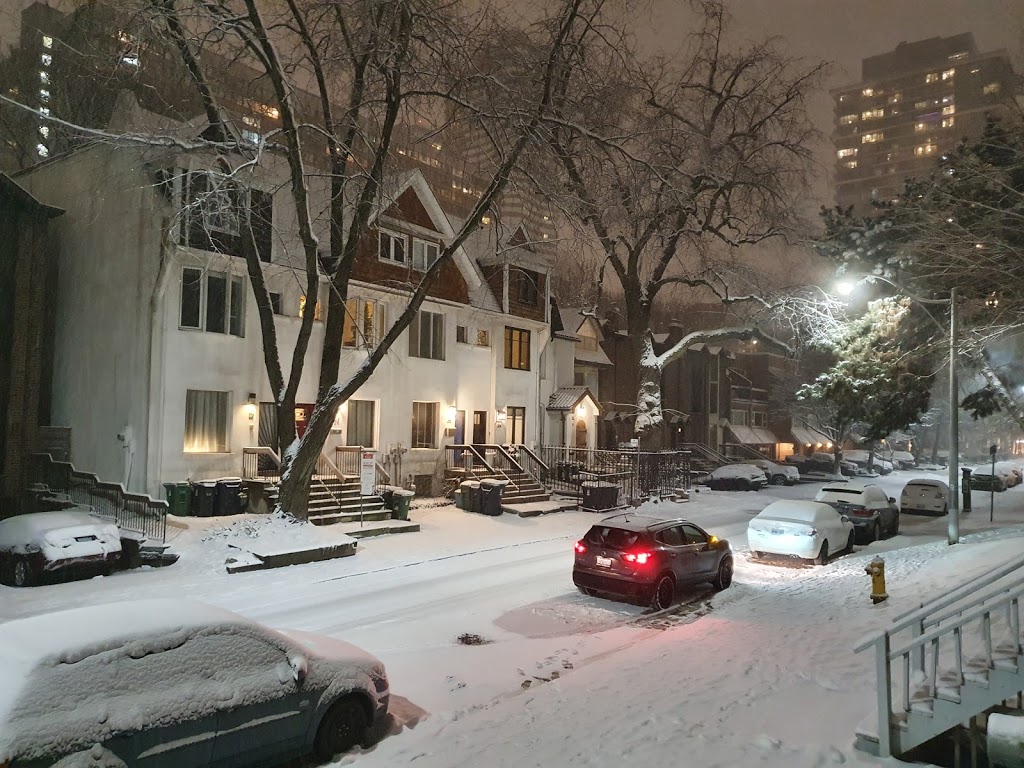 Jacks Guesthouse | 23 McGill St, Toronto, ON M5G 1H3, Canada | Phone: (416) 616-9253