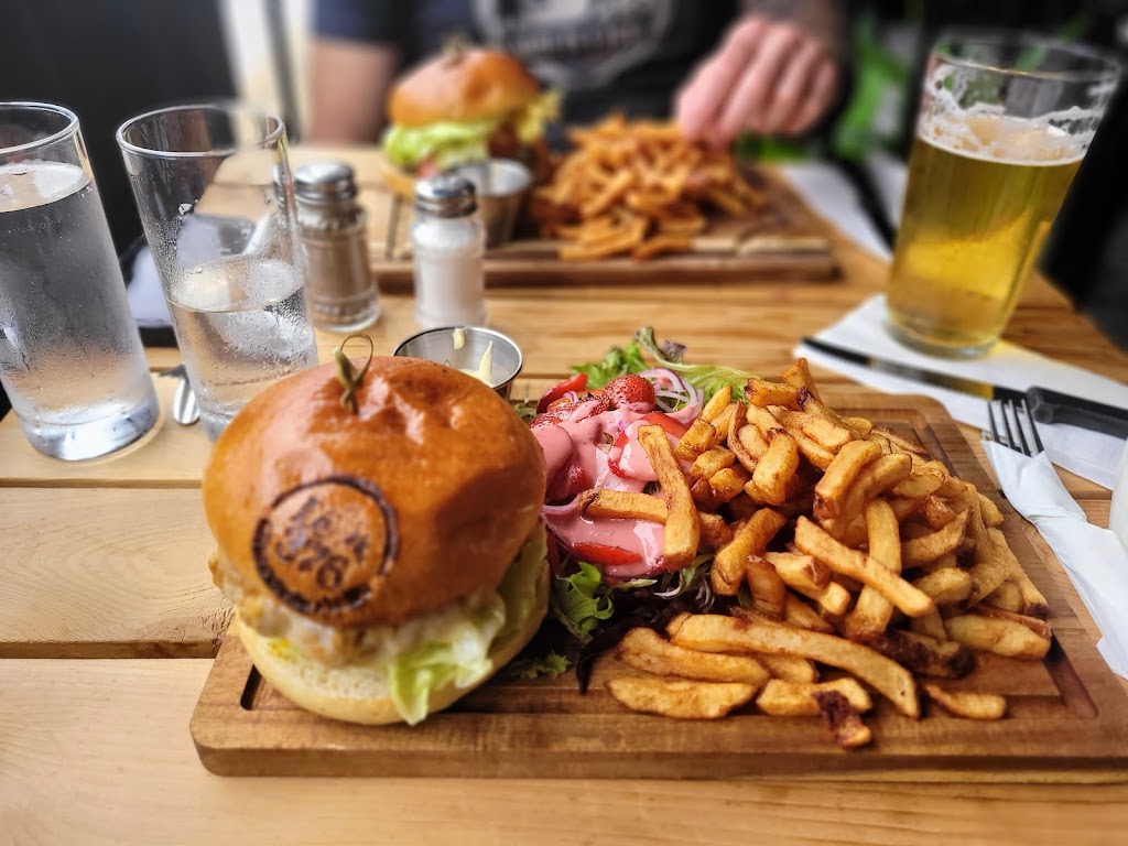 Le 376 - Charcuterie • Bistro | 376 Rue Allard, Saint-Donat-de-Montcalm, QC J0T 2C0, Canada | Phone: (819) 424-0303