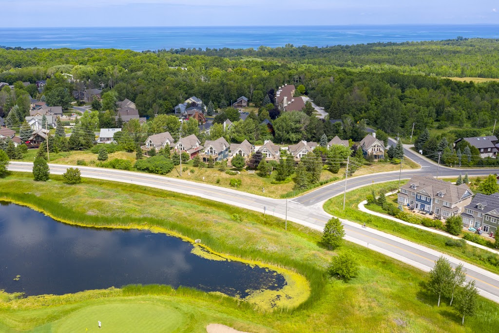 Blue View Chalets | Units # 1-8, 104 Brooker Blvd, The Blue Mountains, ON L9Y 3Z2, Canada | Phone: (416) 203-2057