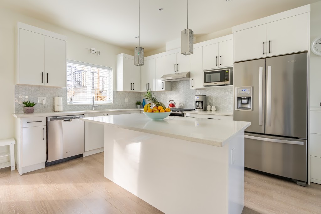Lifemark Residences | 14022 60a Ave, Surrey, BC V3X 2N2, Canada | Phone: (604) 700-5761